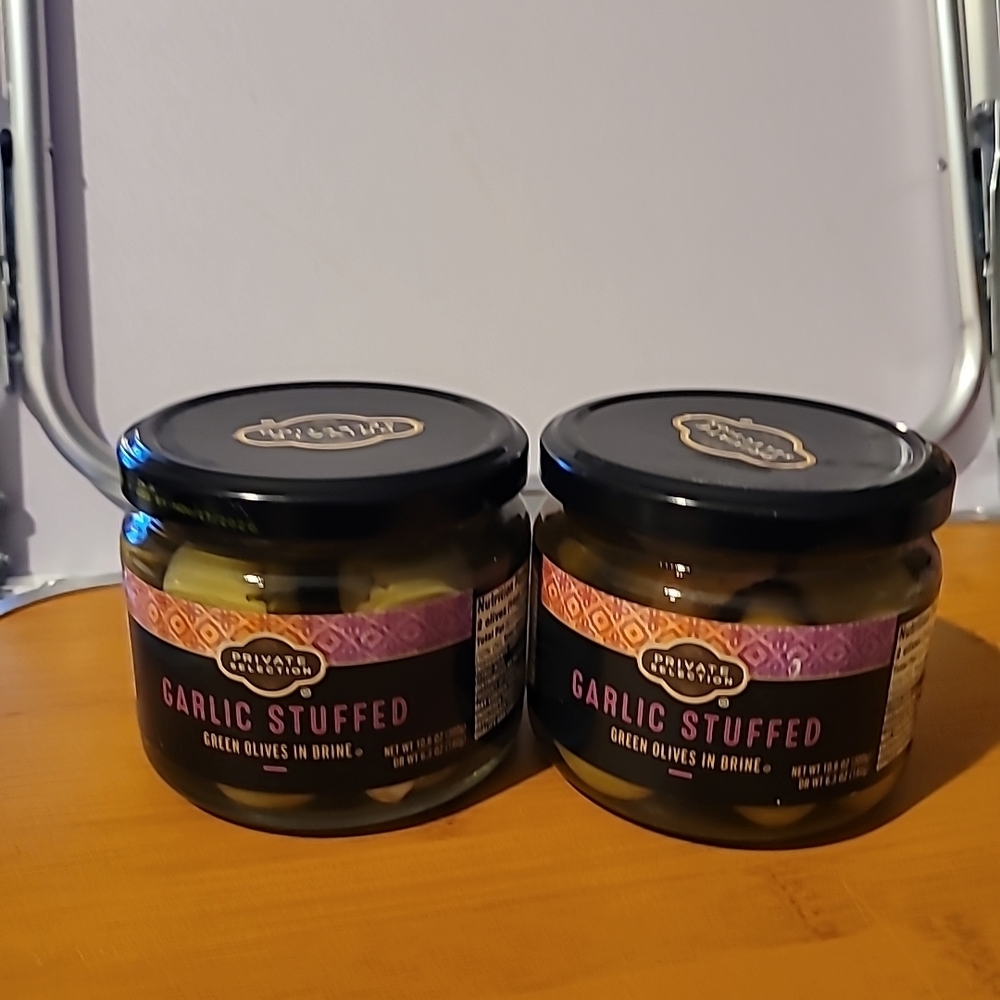 2ct Garlic Stuffed Green Olives -